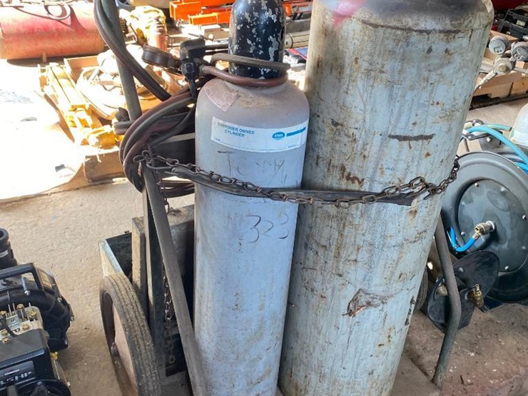 164 • Cart w/ acetylene tanks and torches Lot 164, Estate Farm