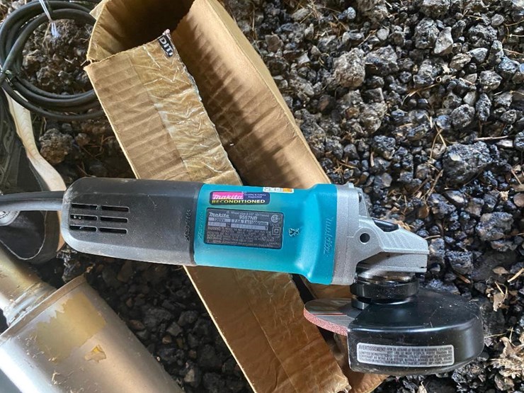 431 • Makita reconditioned angle grinder Lot 431, Estate Farm