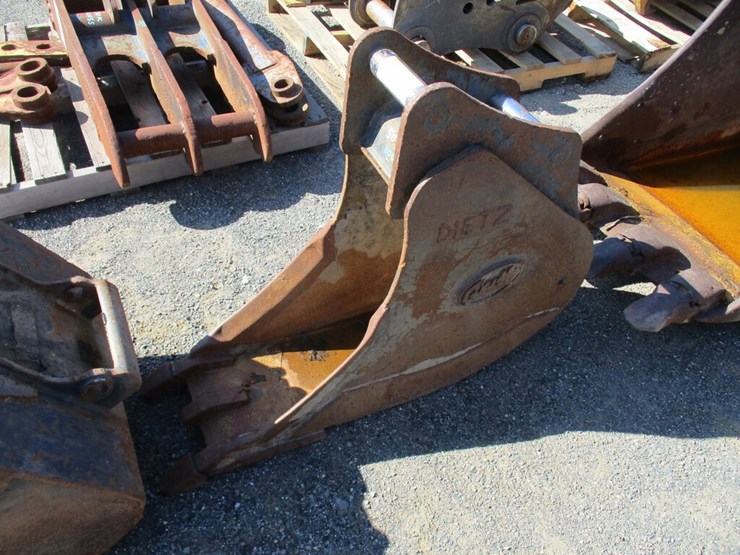 Geith 12" Bucket With Teeth Lot 221, Dietz Construction Corp, 8/10