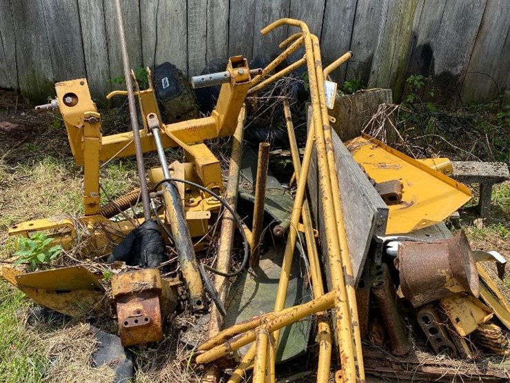 106 • Vermeer disc mower parts Lot 106, Estate Farm Equipment