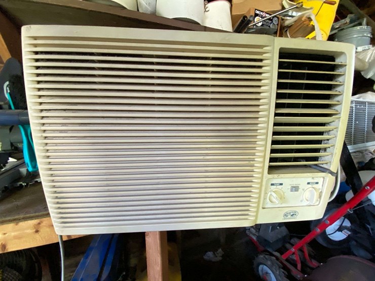 Hampton Bay 14,000 BTU Window Air Conditioner Unit Lot 15335, Agriculture & Construction