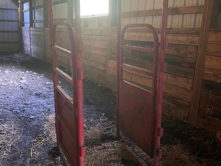 358 • Palpation cage Lot 358, Estate Farm Equipment Auction, 9/19