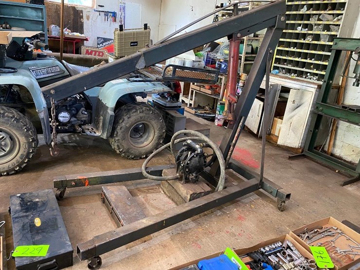 231 • Engine hoist Lot 231, Estate Farm Equipment Auction, 9/19