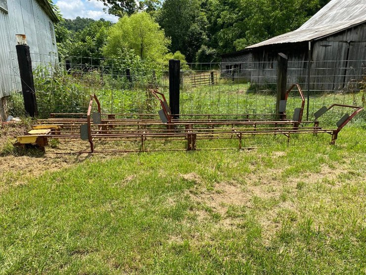 111 • New Holland hay elevator Lot 111, Estate Farm Equipment