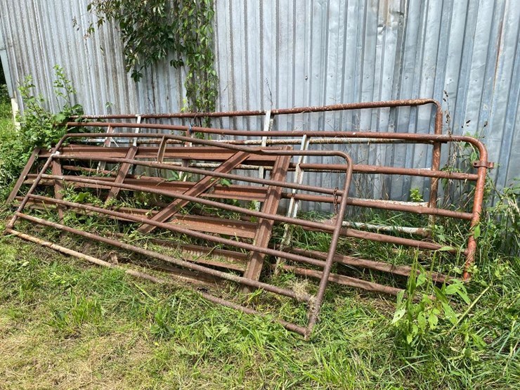 61 • Gates Lot 61, Estate Farm Equipment Auction, 9/19/2023, Joe R