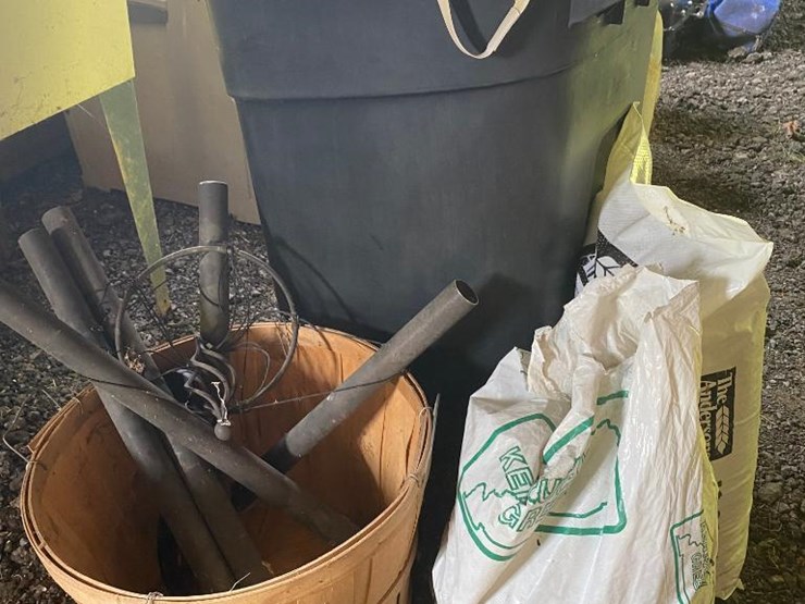 385 • Fertilizer, trash can and bushel basket Lot 385, Estate Farm