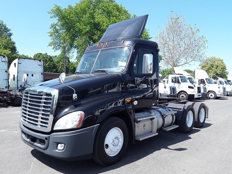 2016 FREIGHTLINER CASCADIA Serial Number 1FUJGEBG8GLHE0760 Lot 