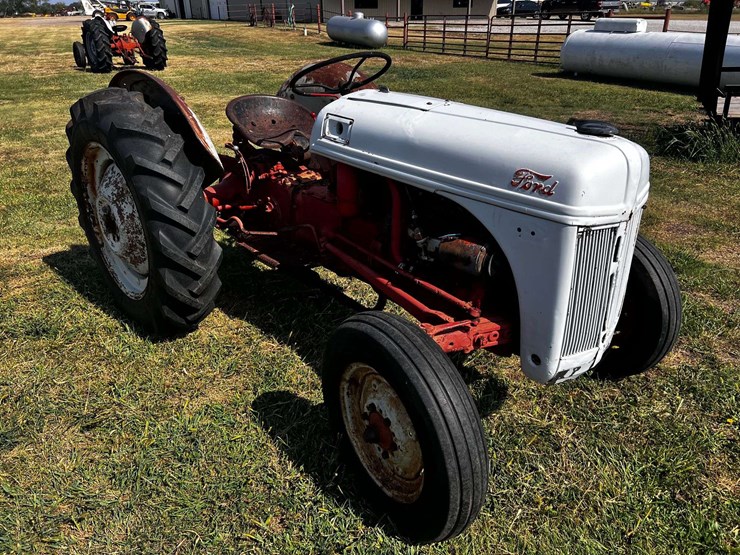 FORD 8N Lot 18463, Agriculture & Construction Equipment Auction, 9
