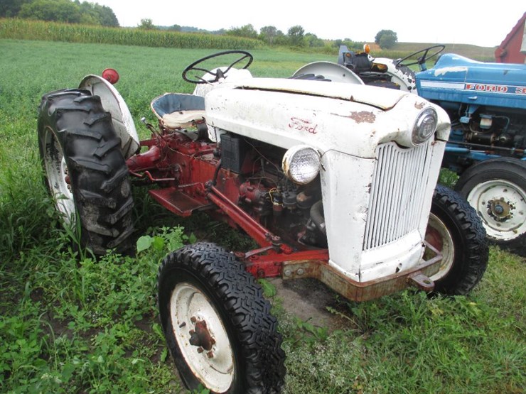 FORD TRACTOR Lot 42, 2023 September Mondovi Consignment, 9/26/2023