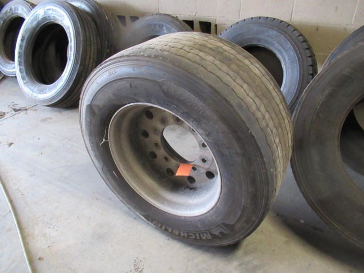 6225 • Michelin X1 Line Energy Super Single Truck Tire on Aluminum